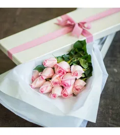 One Dozen Pink Roses in Gift Box Send to Philippines