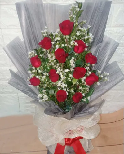 12 Red Roses in a Bouquet